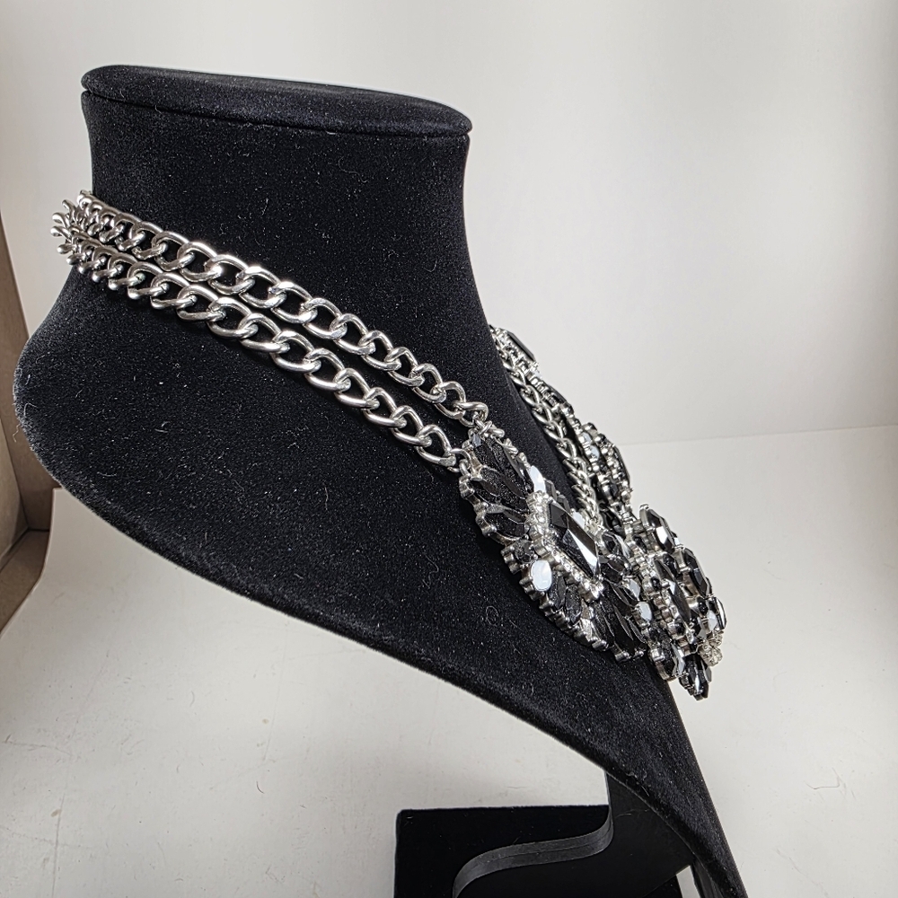 Elegant Black and Silver Statement Necklace - Picture 3 of 6